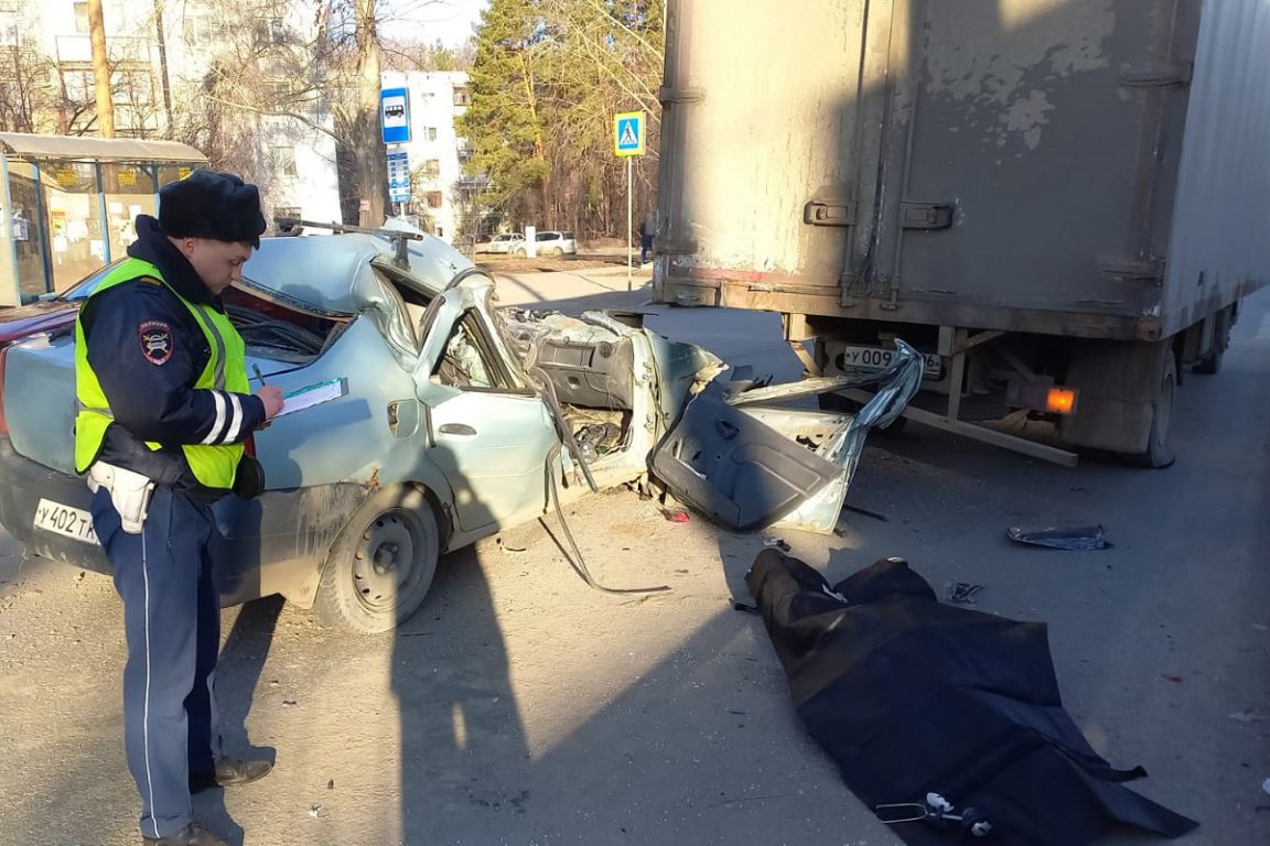 В Екатеринбурге пьяный водитель погубил пассажира и сбежал с места ДТП -  «Уральский рабочий»